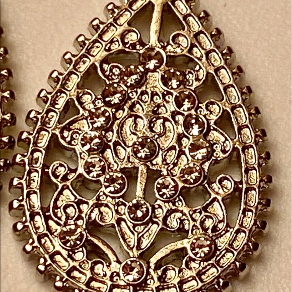 Dangle Earrings - Picture 5 of 8